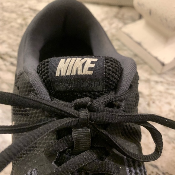 Nike Mesh Athletic Shoes/ gently worn - Picture 2 of 8